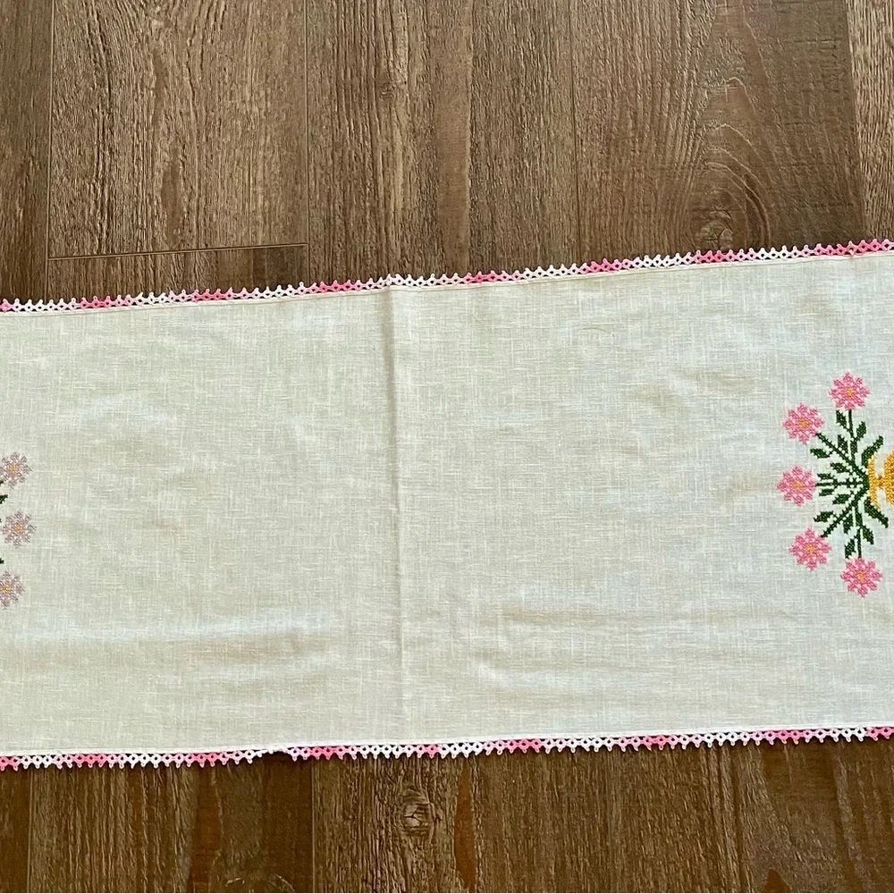 Floral Embroidered Table Runner 15/41 inches